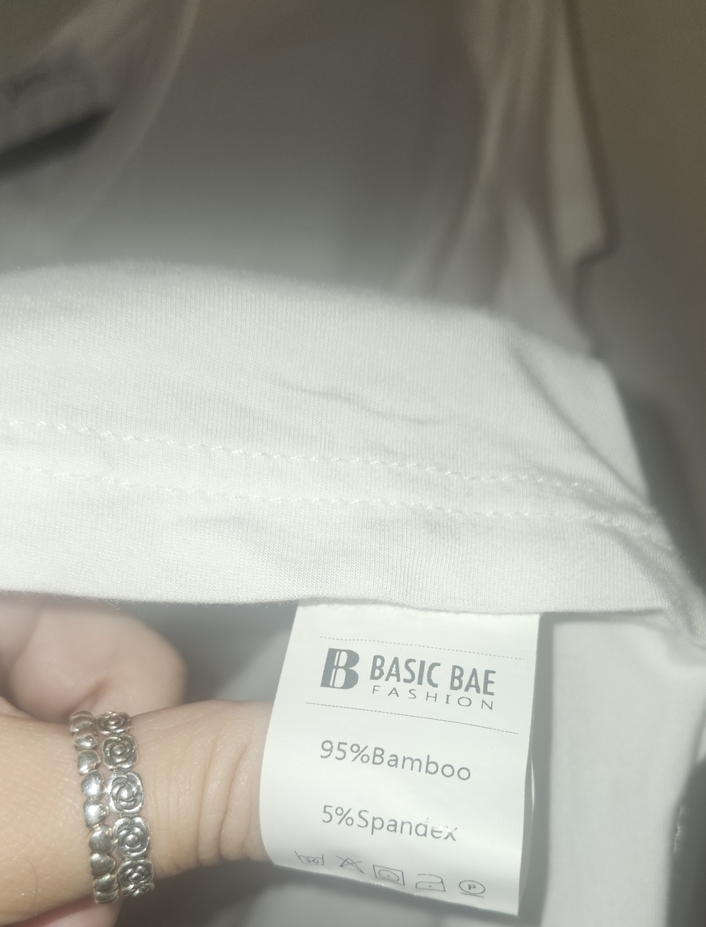 🤍NWOT Basic Bae "95% Bamboo🎋 5% Spandex V-Neck High-Low T-Shirt" White🤍 Large - Picture 10 of 11
